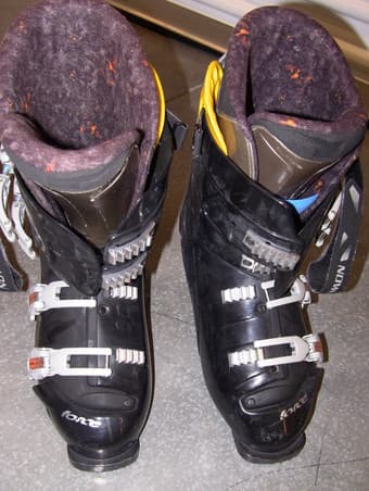 MOVING OUT SALE: Ski boots Salomon, men 10.5 - 50$ 1