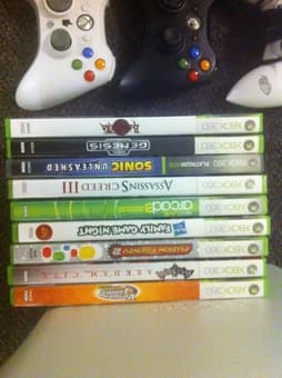 Xbox 360 Arcade,hard drive,3 controllers,cable,games... 2