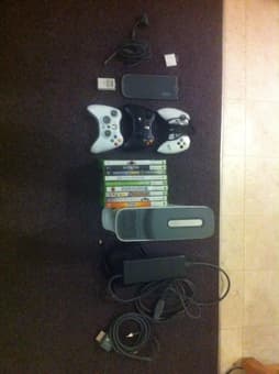 Xbox 360 Arcade,hard drive,3 controllers,cable,games... 3
