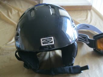 Ski helmet almost new , $25 1