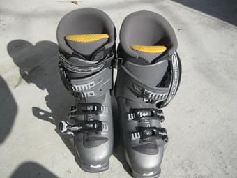Salomon men's skiing boots, 40 1/3  US7 in size  $89 1