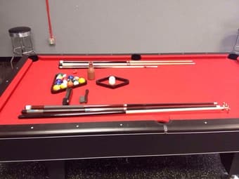 PROFESSIONAL POOL TABLE. EXCELLENT CONDITION. $850 4