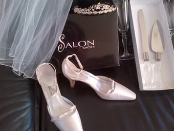 Wedding Set-Veil, Shoes 6.5, cake cutter & server, glasses $75 3