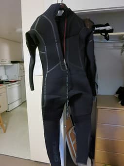 >>>Selling 7mm neoprene O'Neill Semi-dry suit 2