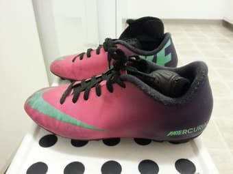 boys soccer boots. NIKE. size 2.5Y. $8 1