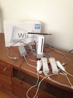 Wii + Wii Sports CD + Extras 1