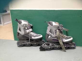 Practically New Women's Rollerblades (size 8) + wrist guards - $60 OBO 3