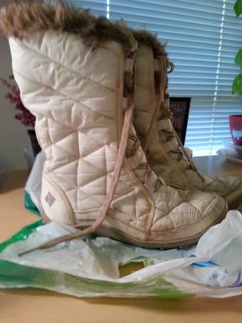 Women's Size 7 Columbia Snow Boots for Sale. $25 1