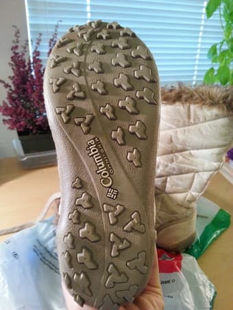 Women's Size 7 Columbia Snow Boots for Sale. $25 4