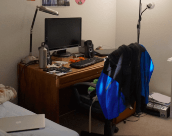 Free desk! Must be picked up by 1/10 2