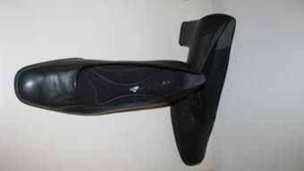 Women's 9M shoes, great condition 3