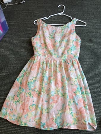 cute spring dresses, size S 1