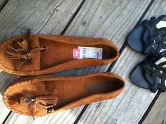 6 pairs of woman's shoes 8.5M $30 for all, $5-10 each 1