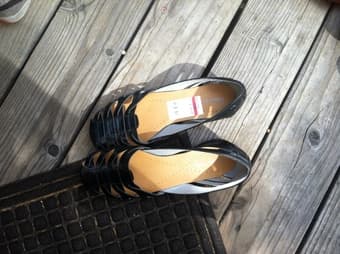 Woman's sandals in size 7.5M 1