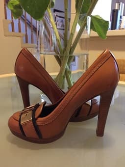 (NEW) Tory Burch Belinda High Heel in Cognac/Tory Navy (Size 6 - $145) 4