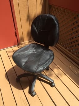 Free leather Chair 1