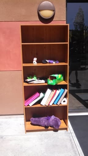 Free Bookshelf + other little things 1