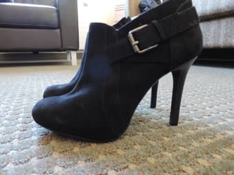 BRAND NEW ANKLE BOOT - size 5.5 / 6 1