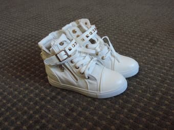 BRAND NEW – WHITE ANKLE BOOT 1
