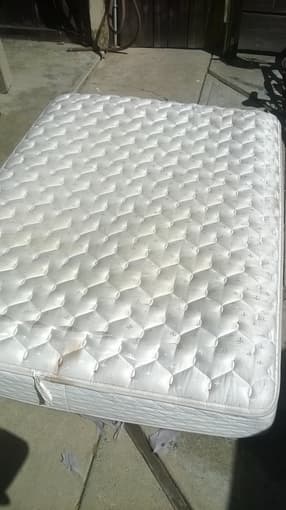 Free Queen Size mattress - $0 1