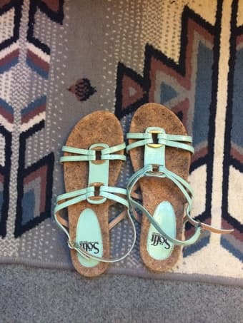 Women's shoes and clothing 3