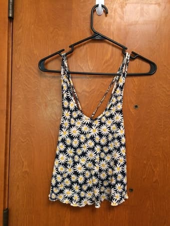 Lots of women's clothing for sale! Mostly <$10 1