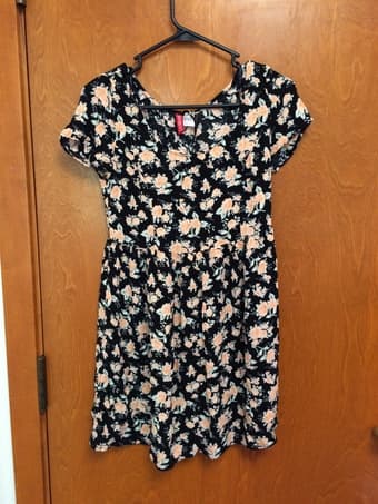 Lots of women's clothing for sale! Mostly <$10 2