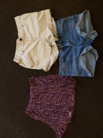 Lots of women's clothing for sale! Mostly <$10 3