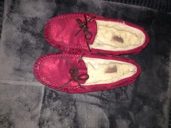 Women's size 8. Authentic Uggs slippers. $10 1