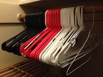 Free- 50+ Plastic Hangers, Desk Organizer 1