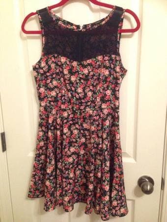 Women's clothing for sale!! Dresses, tops, sweaters, hoodies, etc... 1
