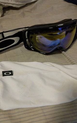 Oakley Crowbar Ski Goggles ($50) 1
