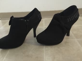 Women shoe (size 8 & 6) $15 dollars each. 1