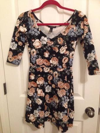 Women's clothing, iClicker, & PHYSICS41 textbook/solutions manual!! 1