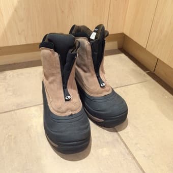 Size 11 Snow Boots - $20 1