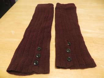 Selling: BRAND NEW accessories/clothes 3