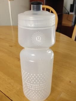lululemon water bottle/arm warmer for running 1