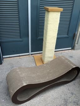 Free cat scratch post and bed 1