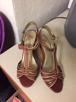 beautiful, like-new Nordstrom wedges (size 6) for just $25 1