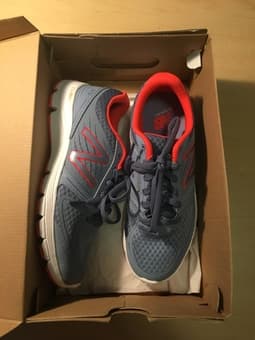 Women's size 8 new balance running shoes (brand new) 2