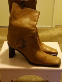 Anne Klein Leather Shoes, size 7.5 1