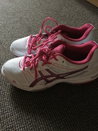 Asics women's gel rocket $50 shoe size us 9 2
