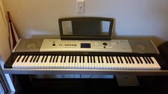 Yamaha DGX-530 88-key digital keyboard 1