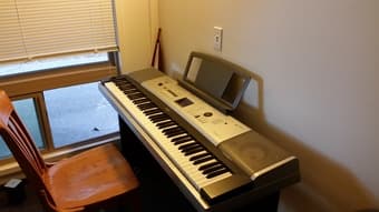 Yamaha DGX-530 88-key digital keyboard 2