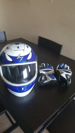 Motorcycle Helmet + Gloves (menlo park) 2