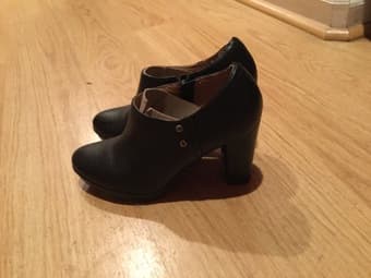 Clarks black leather ankle boots 2