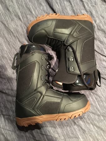 Selling brand new snowboard boots! Men's Sz 10 1