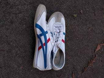 Onitsuka Tiger sneakers (white/blue/red) (LIKE NEW) 1