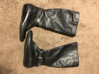 Pair of black leather boots W6 1