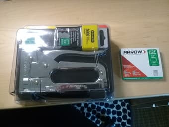 Brand New Staple Gun + two packs of free staples 1